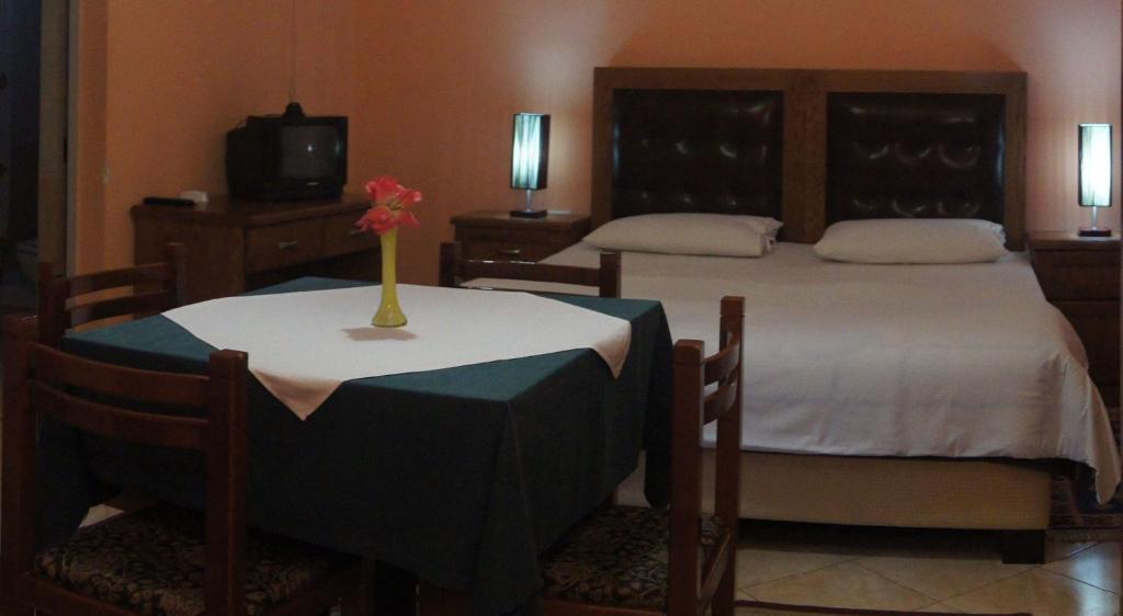 Bristol Hotel Tirana Habitación foto