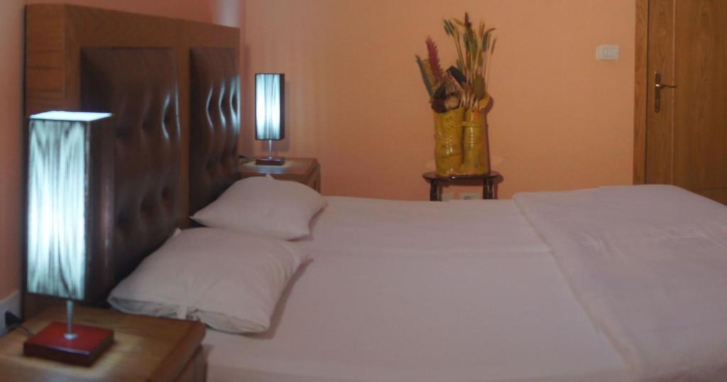 Bristol Hotel Tirana Habitación foto