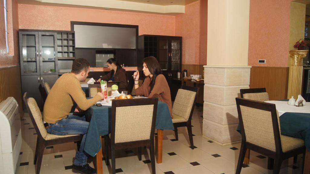 Bristol Hotel Tirana Exterior foto